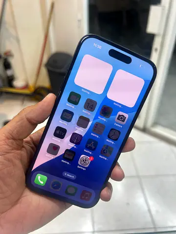 iPhone 15 sim lock