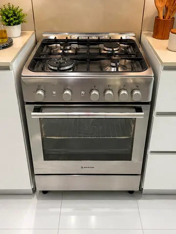 Stainless Steel 4-Burner Ariston Gas Cooker with Oven - Good Condition