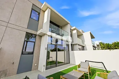 Modern 3BR Townhouse | Single Row | Handover 2027
