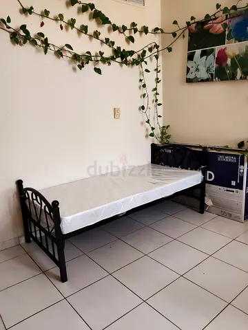 Spacious room available for a single keralite male. Looking for a tidy and professional roommate
