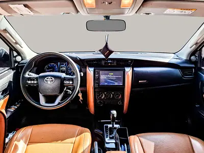صورة 9 لـ 2022 Toyota FORTUNER