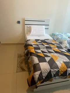 NEWLY FURNISHED BACHELORS BED SPACES AVAILABLE IN JVC – 8 MINUTES WALK TO CIRCLE MALL