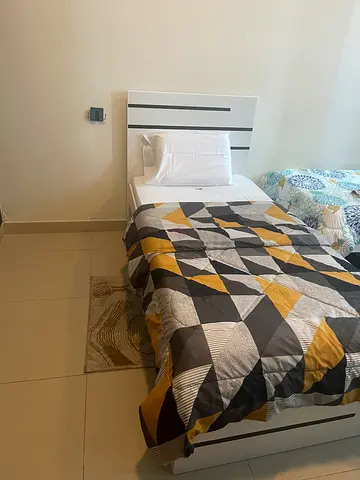NEWLY FURNISHED BACHELORS BED SPACES AVAILABLE IN JVC – 8 MINUTES WALK TO CIRCLE MALL