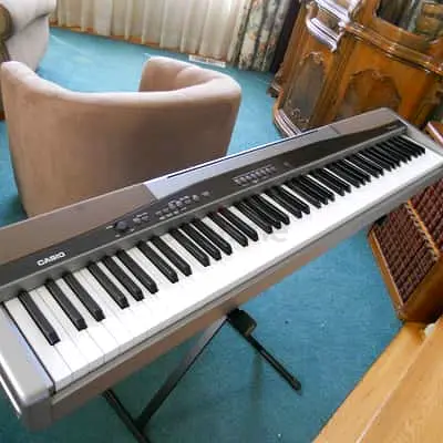 Casio privia Px100 with mettalling stand and sustain pedal.Cash on delivery with six months warranty