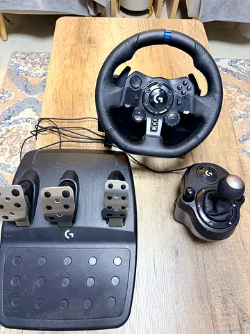 Logitech G Driving Force Racing Wheel (G923) + Pedals + Shifter (PS5/PS4 Compatible)