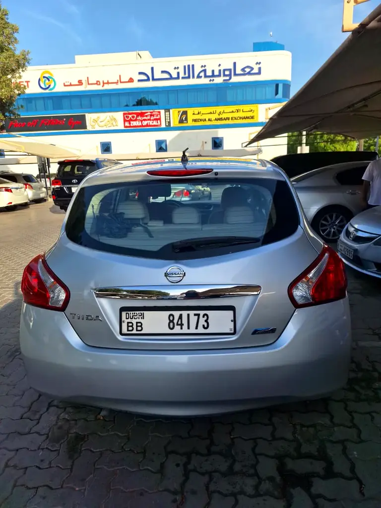 Nissan Tiida 2016 — photo 1 of 5