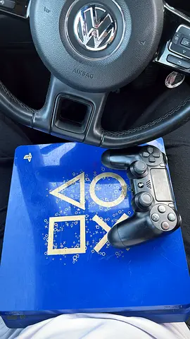 PS4 SLIM + ONE CONTROLLER + LIMITED CASE