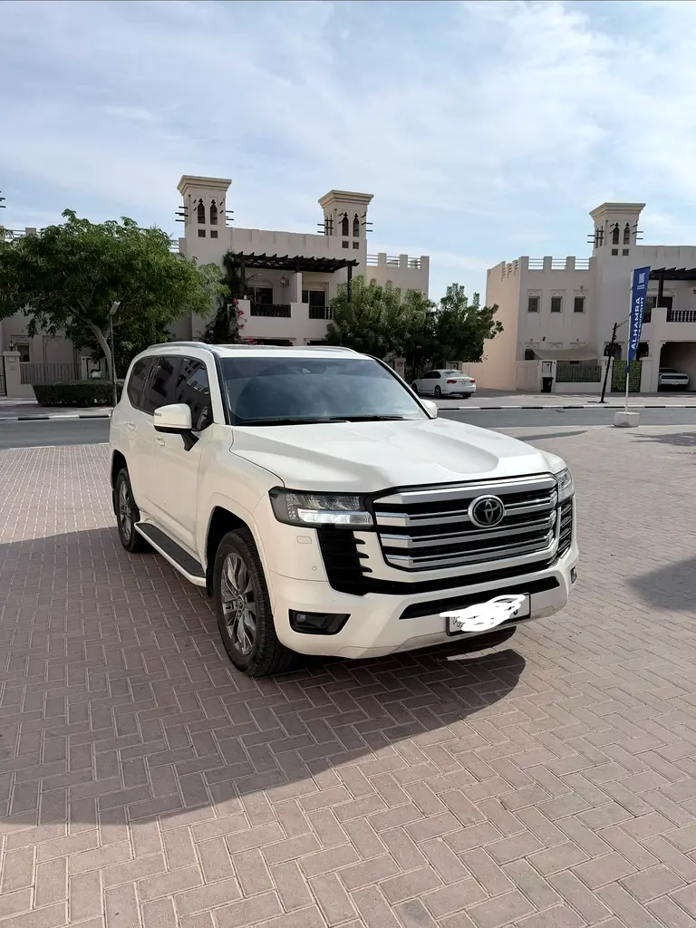 Toyota Land Cruiser 2022 — photo 1 of 6