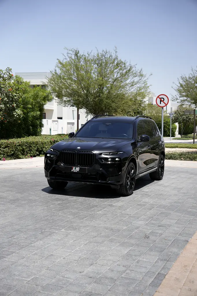 BMW X7 2023 — photo 1 of 19
