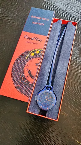 Blue silicone mens/womens wristwatch with long strap