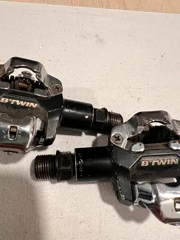 Pair of BTwin clipless bicycle pedals (SPD-style) - used