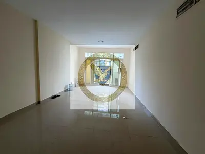 بلكون كبير مساحات كبيره موقع حيوي ومميز قريب من كل الخدمات مثل المقاهي والمتاجر والمولات  وقريب من مخرج دبي