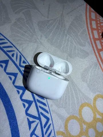 Apple AirPods 4 ANC Charging Case - Good Condition