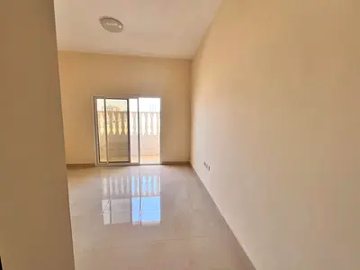 غرفة وصالة ثاني ساكن بالجرف 3 خلف السوق الصيني، 32 ألف على 6 دفعات، غرفة ماستر و2 حمام، موقع ممتاز قريب من مخرج محمد بن زايد.