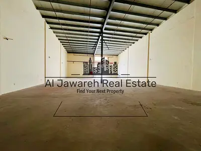 Warehouse at a special price, 5215 sq ft, 50 kW electricity, suitable for any activity