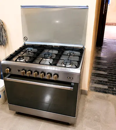 5-burner gas cooker with oven