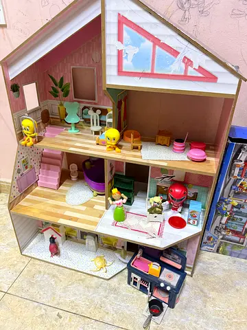 Wooden Dollhouse with Furniture and Accessories