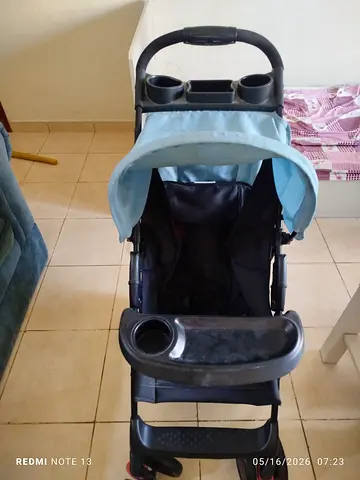 Lightweight baby stroller/pram with cup holders and canopy