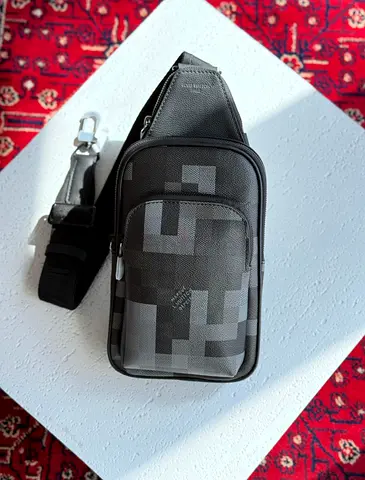 Louis Vuitton slingbag crossbody black