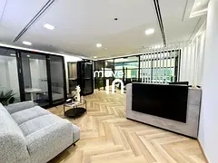 EXCLUSIVE - Upgraded - Corner Office - 5 Parking