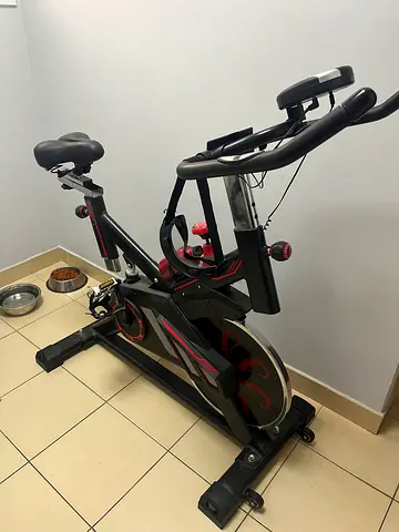 Spin exercise bike in good condition with adjustable seat