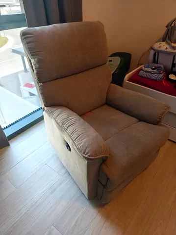 BIG OFFER!! ELECTRIC RECLINER CHAIR