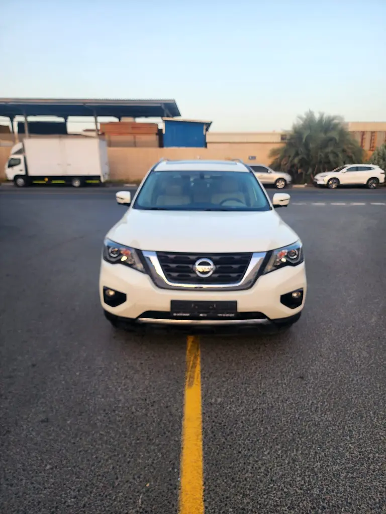 Nissan Pathfinder 2018 — photo 1 of 12