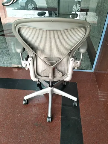 Selling herman miller Aeron chair.good condition only little use