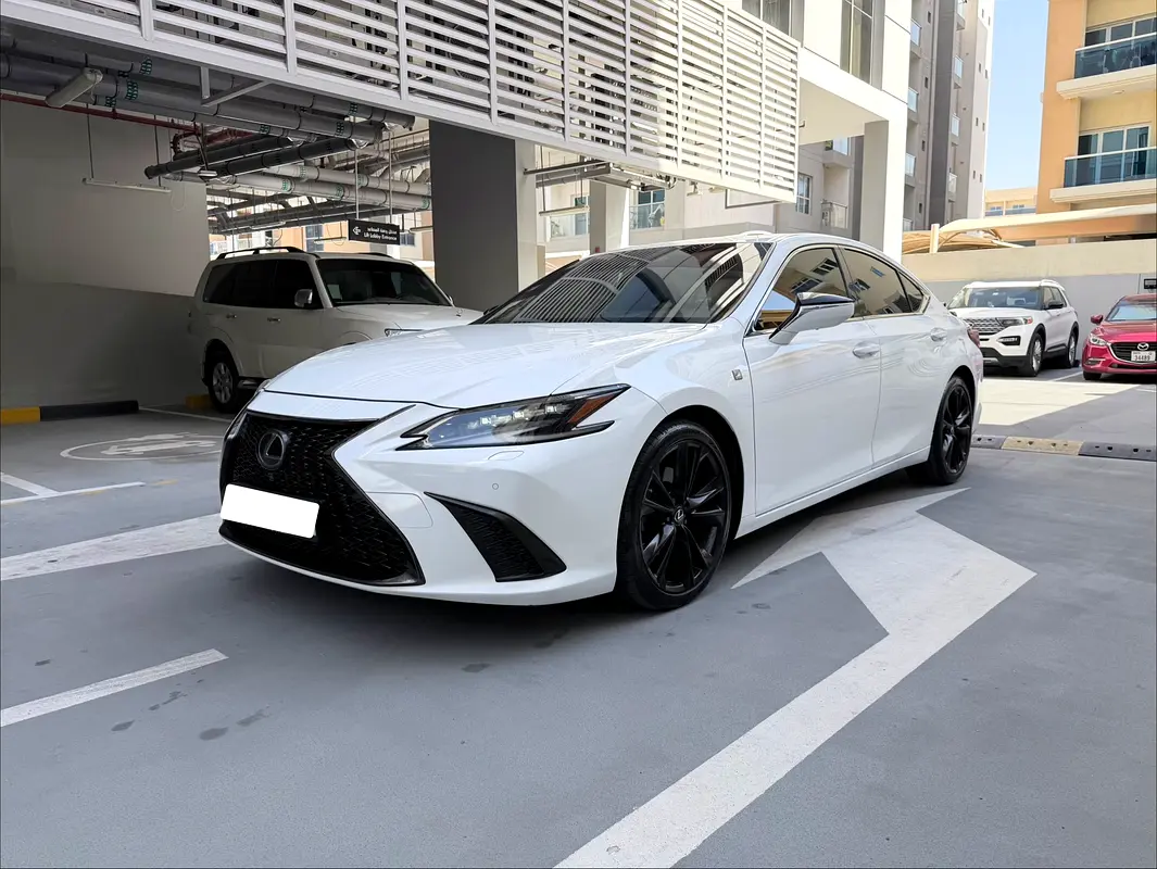 Lexus ES-Series 2023 — photo 1 of 19