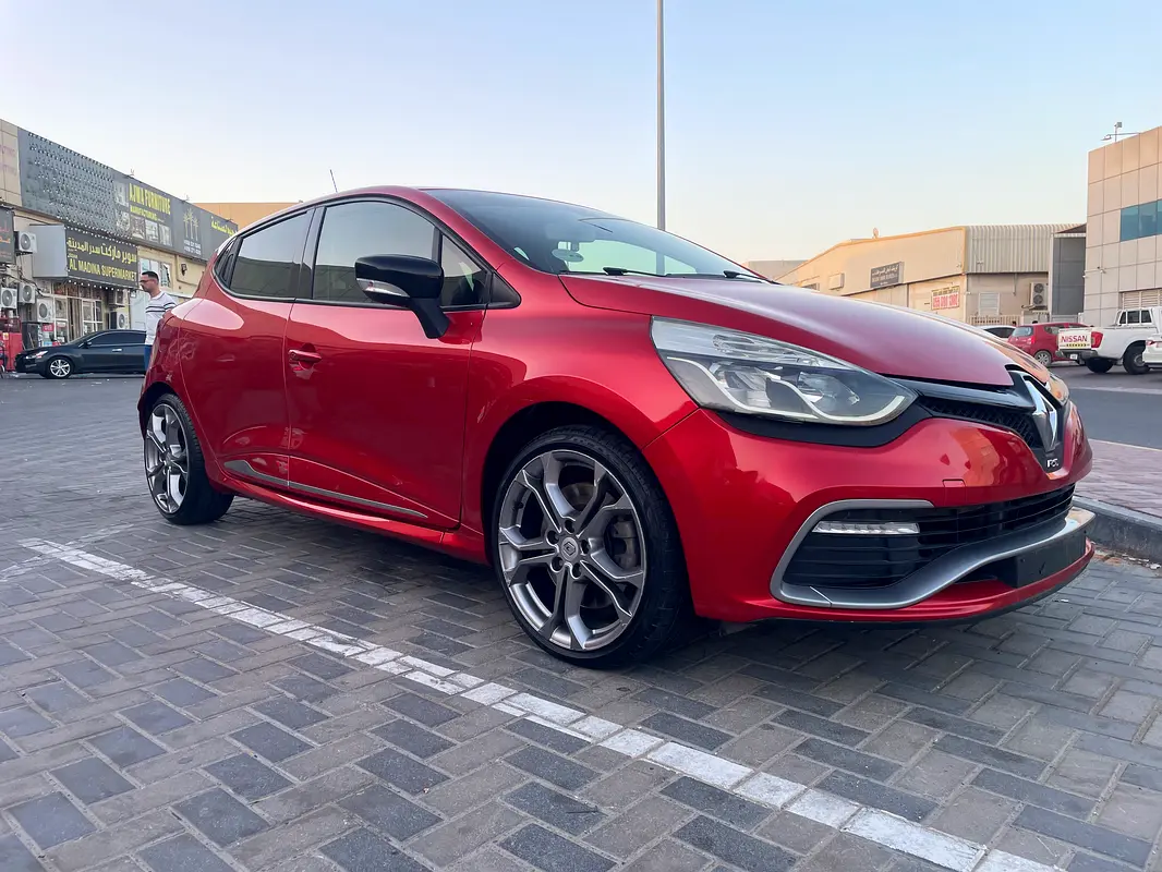 Renault Clio 2015 — photo 1 of 8