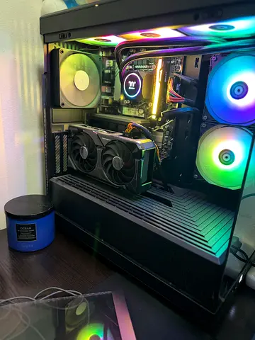 Custom hyte y40 case, I7 13700F, RTX 4060 ti, rgbGraphics and thermo Cooling