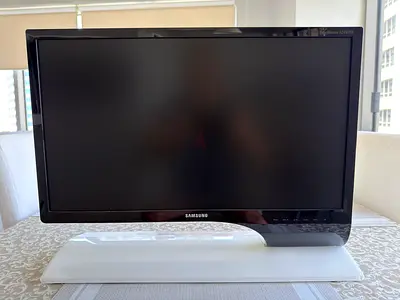 Samsung 24-inch LED Monitor - S24B750V - in Perfect Condition