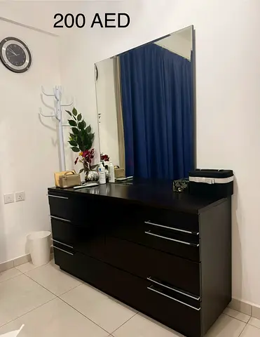 Dressing table with 8 drawers