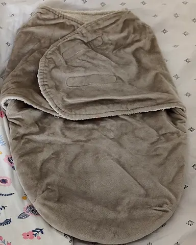 Newborn baby things, swaddles receiving blankets