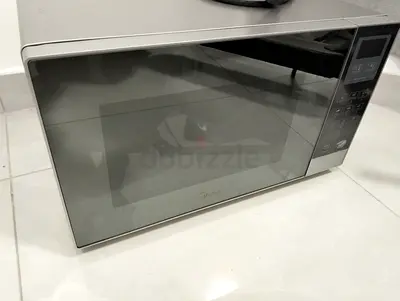 Midea Countertop Microwave Oven - Good Condition