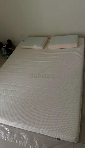 Queen size mattress with two pillows — gently used