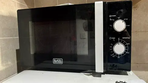 Black+Decker countertop microwave - good working condition