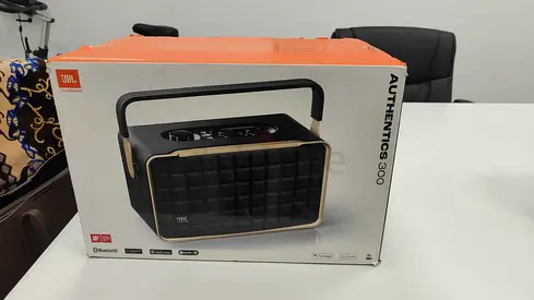 Jbl blutooth speaker authentic 300
