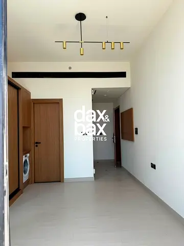 استوديو بالطابق العلوي | شرفة | إطلالة على المسبح ووسط المدينة