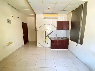 Lavish Studio Flat | With Split AC | Full Family Building | Naerby bus Station |