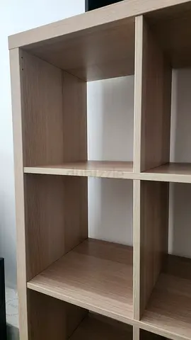 Light wood 8-cube wall shelving unit / display organizer
