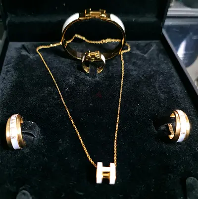 Hermes set of 5pcs. New.