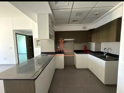 Corner Unit| Vacant| Spacious