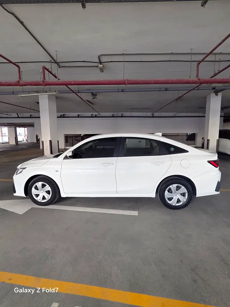 Toyota Yaris 2023 — photo 1 of 9