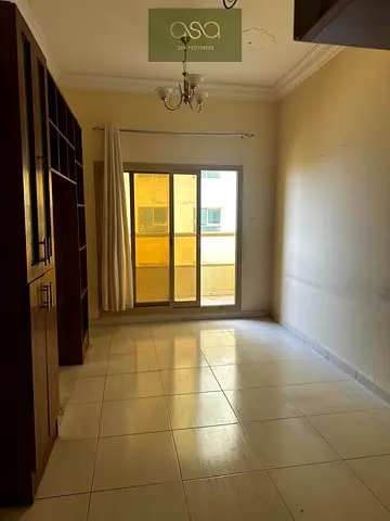 Parking/GardenView/SemiClosed Kitchen/HighFloor/1BHK with Big Hall and 2 Washrooms for Rent