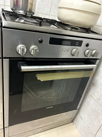 Used stainless steel freestanding gas oven with 4 burners -Seimens