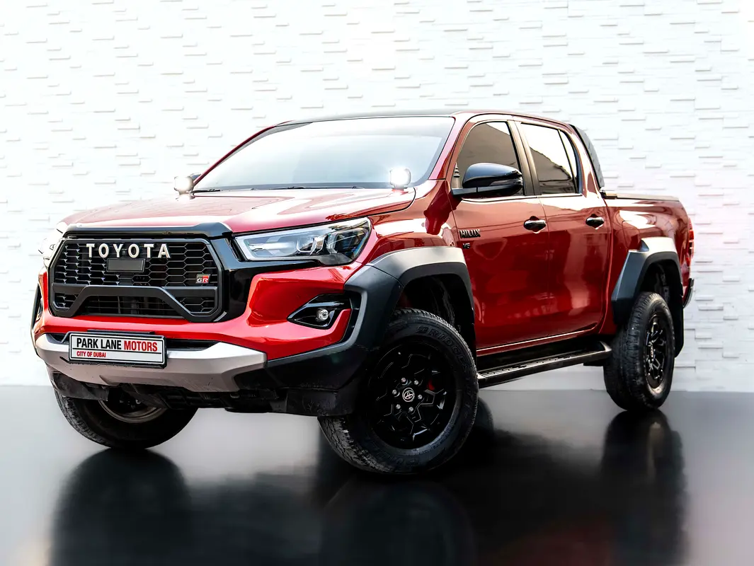 Toyota Hilux 2024 — photo 1 of 20
