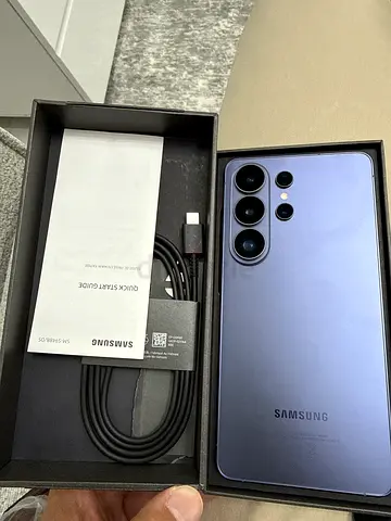 Samsung Galaxy (with box and charger) - Brand New. Used for few days only. need to sell due to color