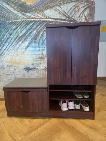 Giveway shoe rack
