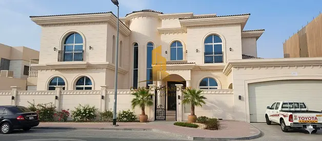 LUXURY VILLA | SPACIOUS | PRIVATE POOL | VACANT